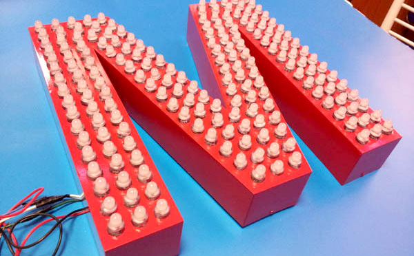 外露沖孔發光字